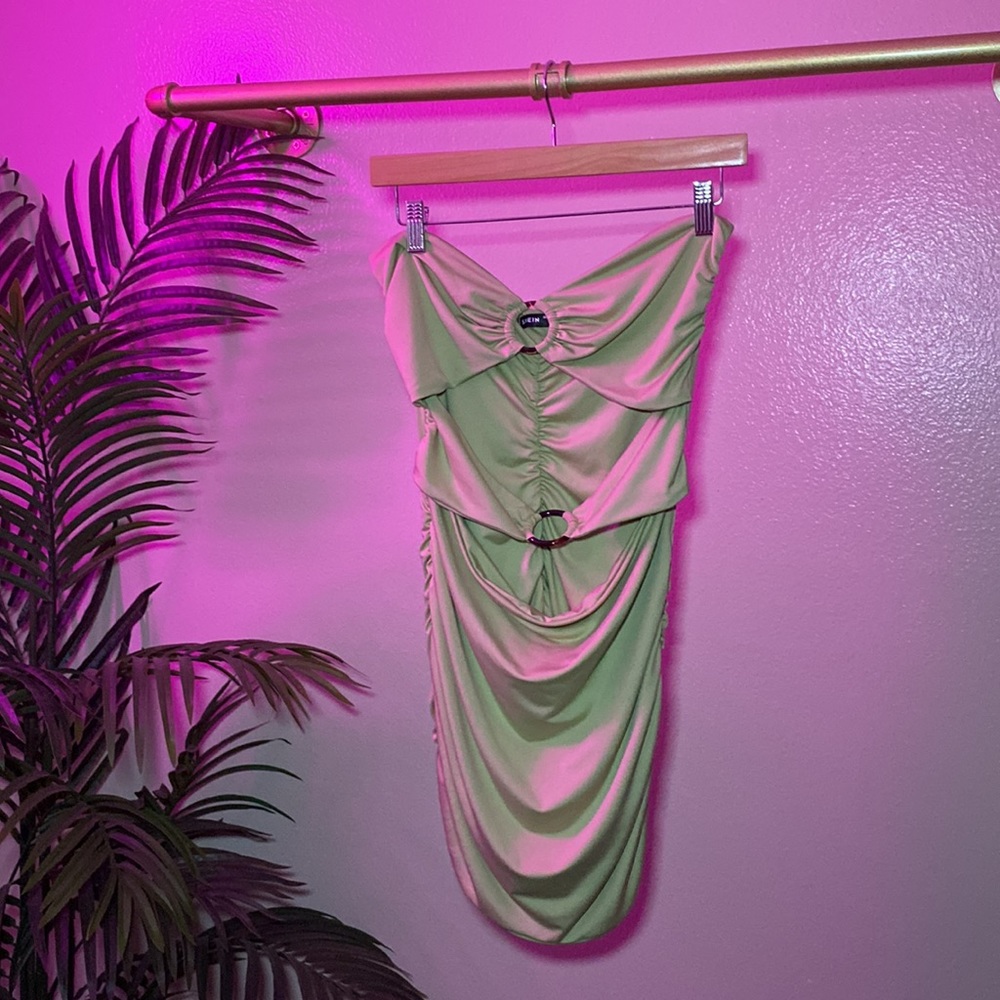 NWOT - SHEIN - GREEN DRESS - CINCHED SIDES - O RING DETAIL SLITS - Picture 5 of 6